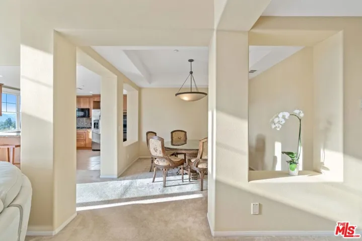 5672 Como Circle, Woodland Hills, California 91367