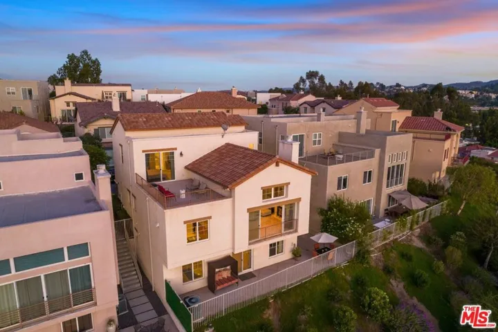 5672 Como Circle, Woodland Hills, California 91367