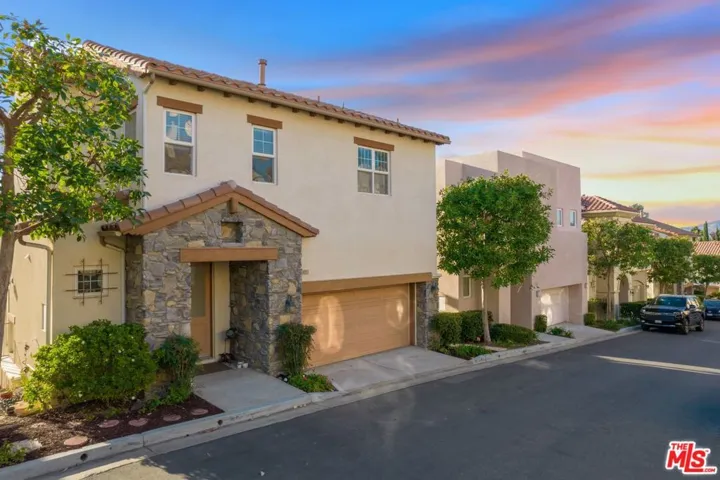 5672 Como Circle, Woodland Hills, California 91367