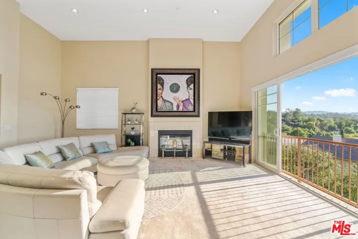 5672 Como Circle, Woodland Hills, California 91367