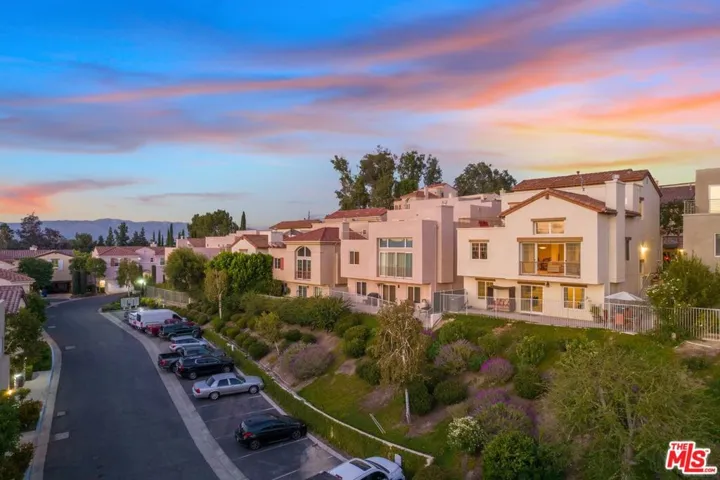 5672 Como Circle, Woodland Hills, California 91367
