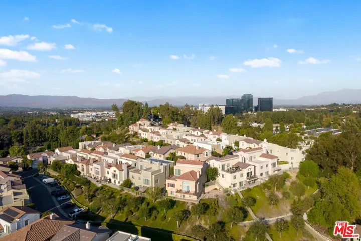 5672 Como Circle, Woodland Hills, California 91367