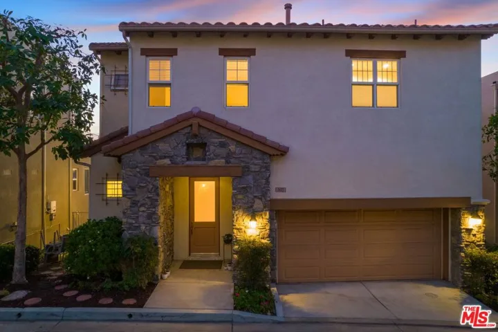5672 Como Circle, Woodland Hills, California 91367