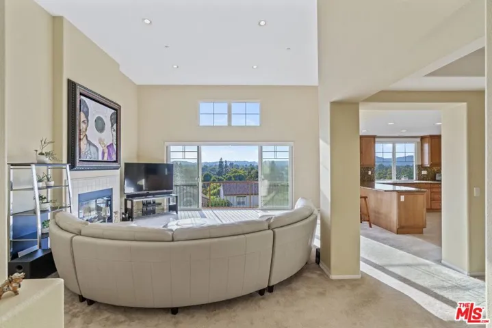 5672 Como Circle, Woodland Hills, California 91367