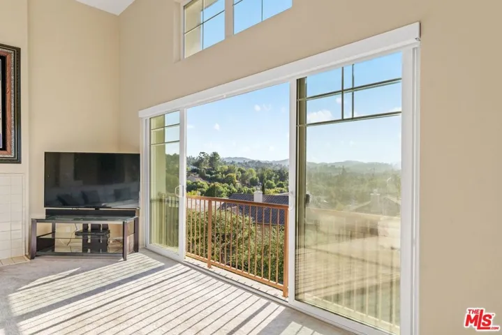 5672 Como Circle, Woodland Hills, California 91367