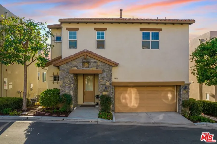 5672 Como Circle, Woodland Hills, California 91367