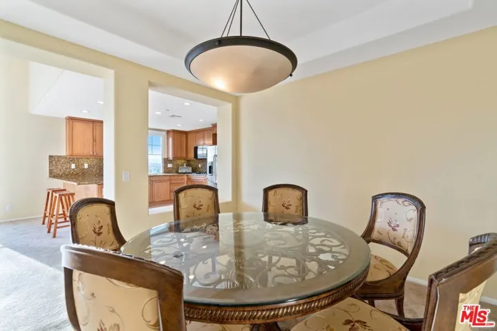 5672 Como Circle, Woodland Hills, California 91367