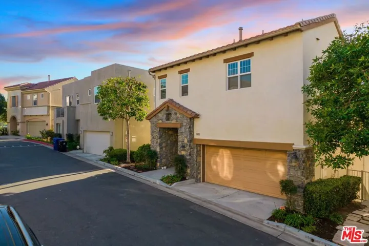 5672 Como Circle, Woodland Hills, California 91367
