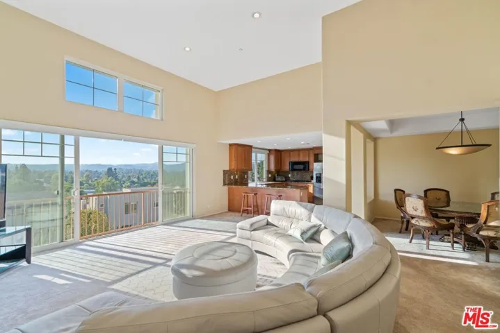 5672 Como Circle, Woodland Hills, California 91367