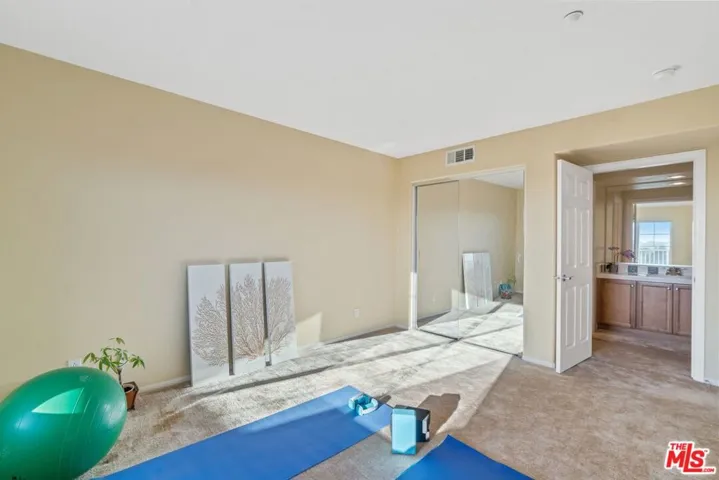 5672 Como Circle, Woodland Hills, California 91367