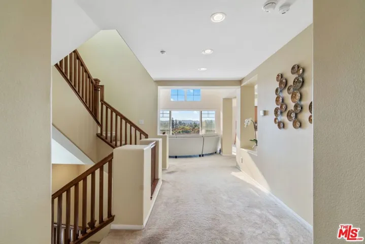 5672 Como Circle, Woodland Hills, California 91367