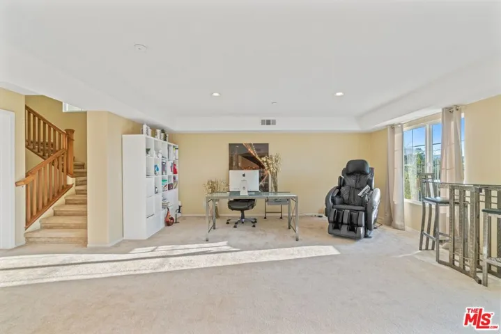 5672 Como Circle, Woodland Hills, California 91367
