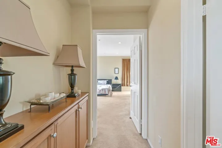 5672 Como Circle, Woodland Hills, California 91367