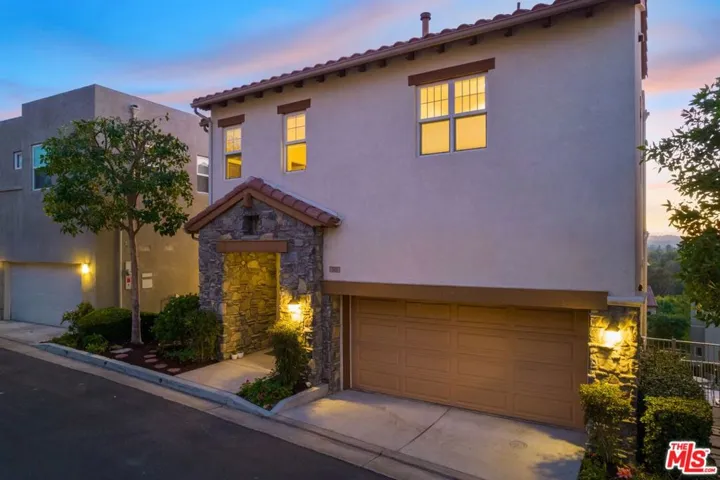 5672 Como Circle, Woodland Hills, California 91367