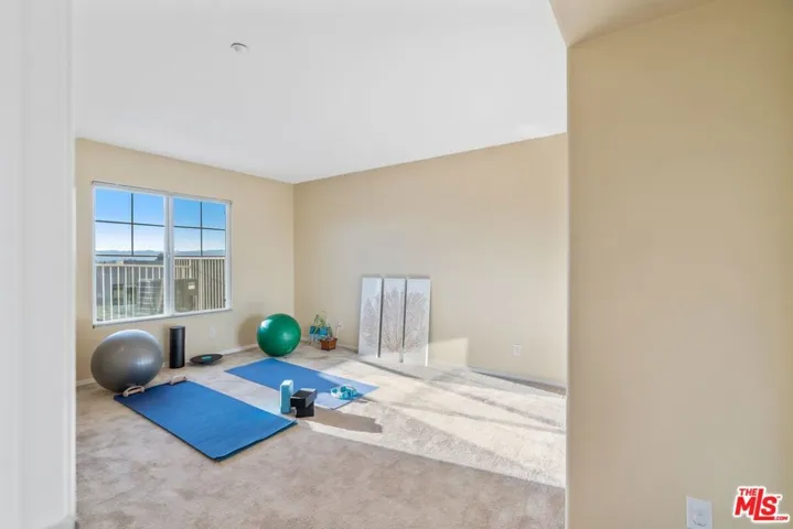 5672 Como Circle, Woodland Hills, California 91367