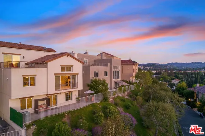 5672 Como Circle, Woodland Hills, California 91367