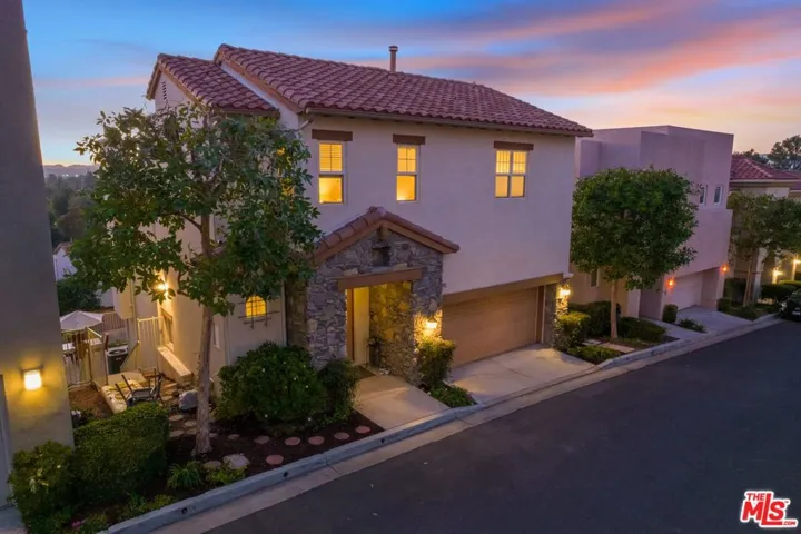 5672 Como Circle, Woodland Hills, California 91367