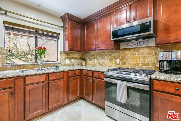 7123 Greeley Street 103, Tujunga, California 91042