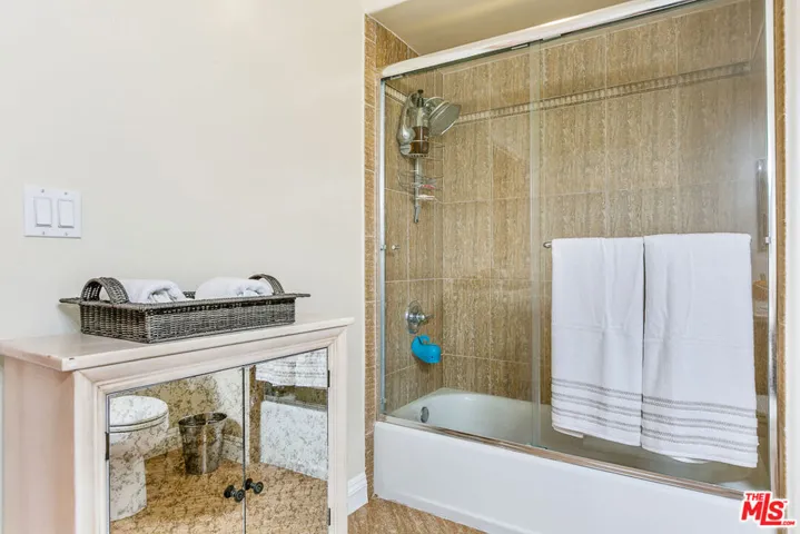 7123 Greeley Street 103, Tujunga, California 91042