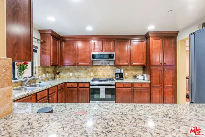7123 Greeley Street 103, Tujunga, California 91042