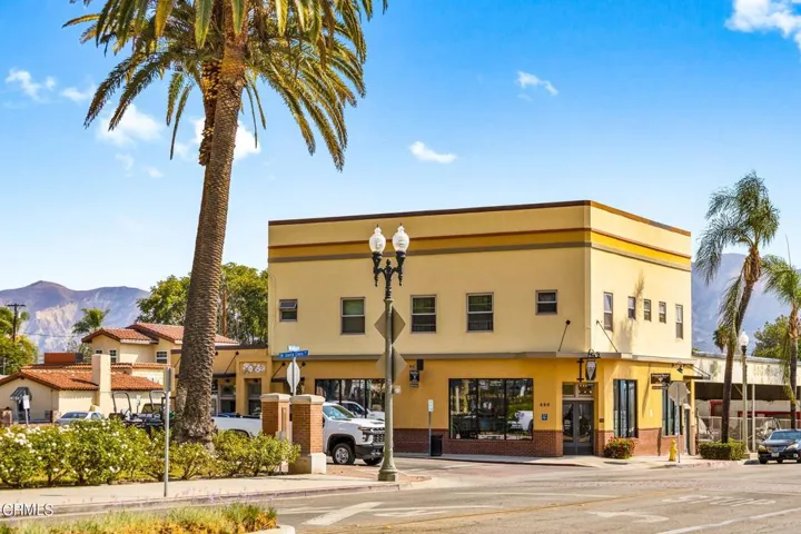 5-web-or-mls-UpmarketMedia_246Central-7
