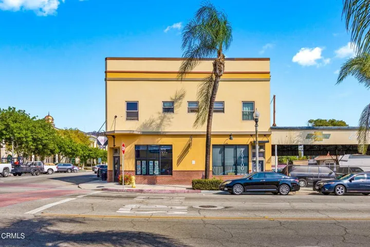 2-web-or-mls-UpmarketMedia_246Central-3