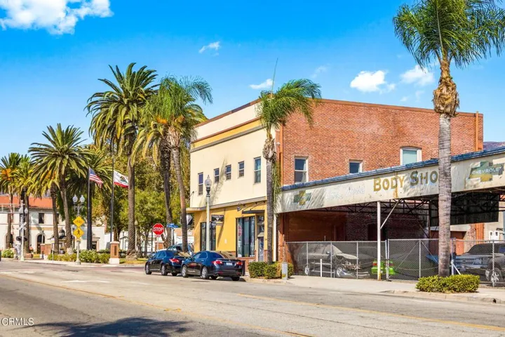 4-web-or-mls-UpmarketMedia_246Central-1