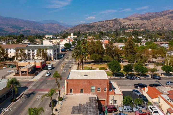 16-web-or-mls-UpmarketMedia-246Central-5