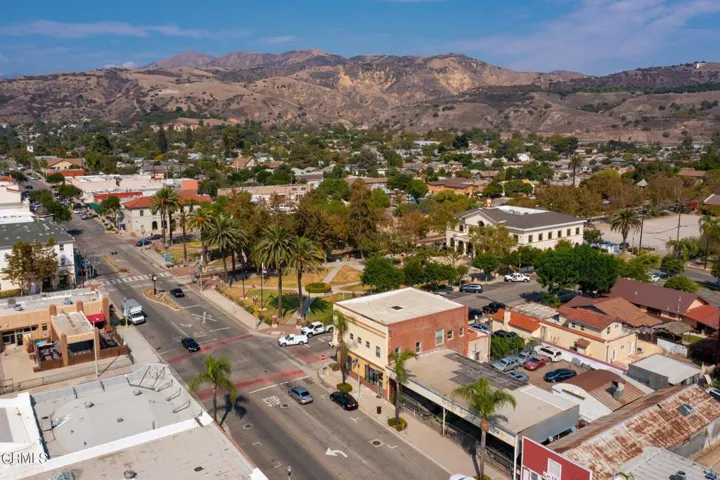 18-web-or-mls-UpmarketMedia-246Central-1