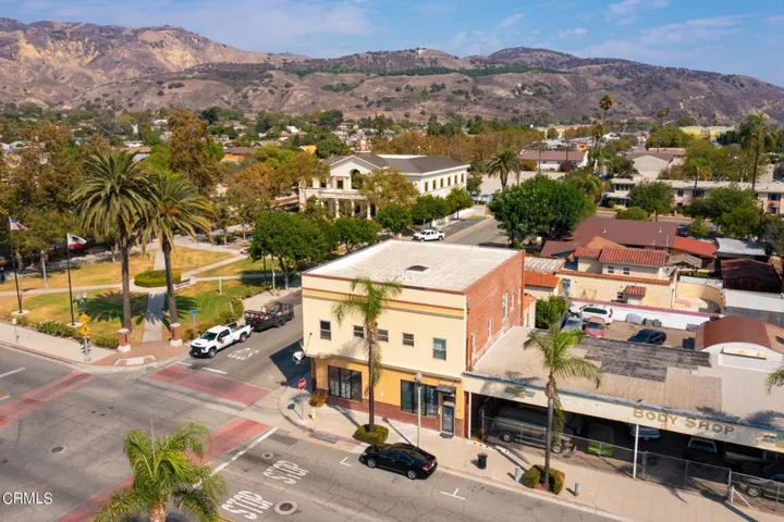 9-web-or-mls-UpmarketMedia-246Central-3