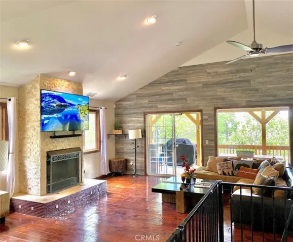 944 Mecham Drive, Lake Arrowhead, California 92352