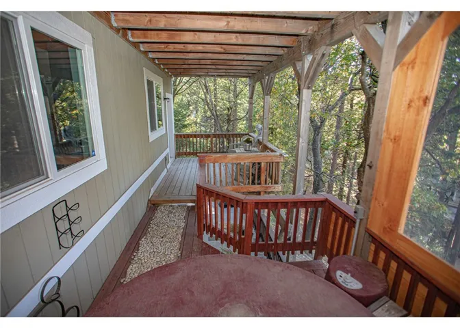 944 Mecham Drive, Lake Arrowhead, California 92352