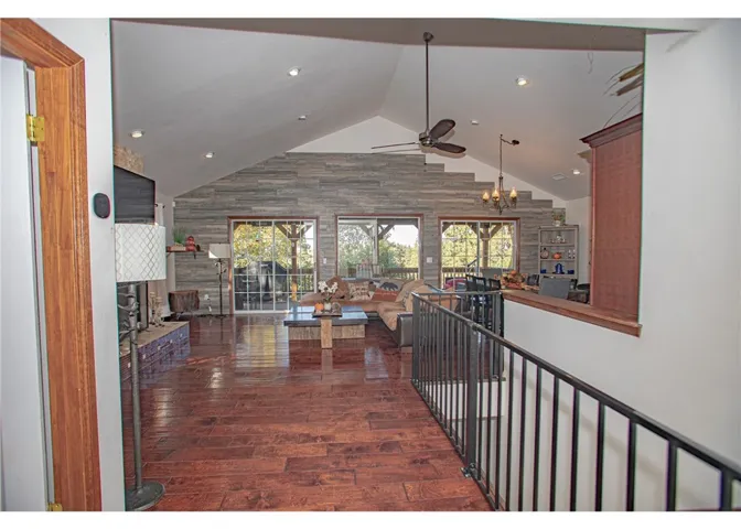 944 Mecham Drive, Lake Arrowhead, California 92352