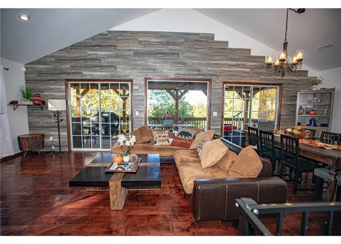 944 Mecham Drive, Lake Arrowhead, California 92352