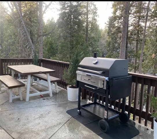 944 Mecham Drive, Lake Arrowhead, California 92352