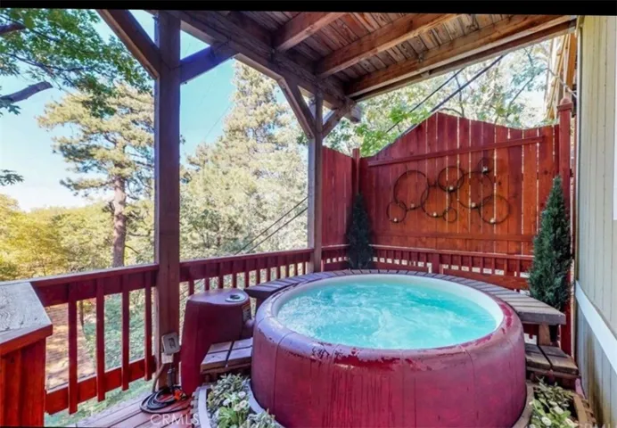 944 Mecham Drive, Lake Arrowhead, California 92352