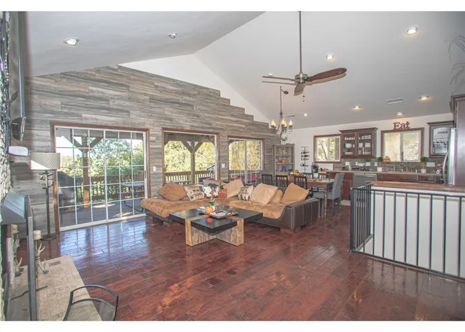 944 Mecham Drive, Lake Arrowhead, California 92352