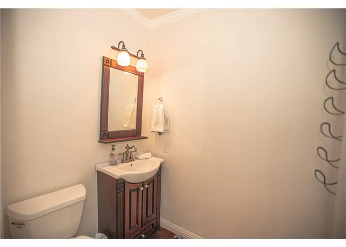 944 Mecham Drive, Lake Arrowhead, California 92352