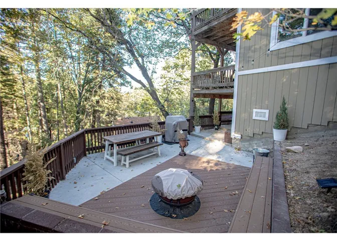 944 Mecham Drive, Lake Arrowhead, California 92352