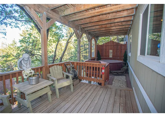 944 Mecham Drive, Lake Arrowhead, California 92352