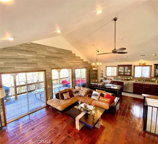 944 Mecham Drive, Lake Arrowhead, California 92352