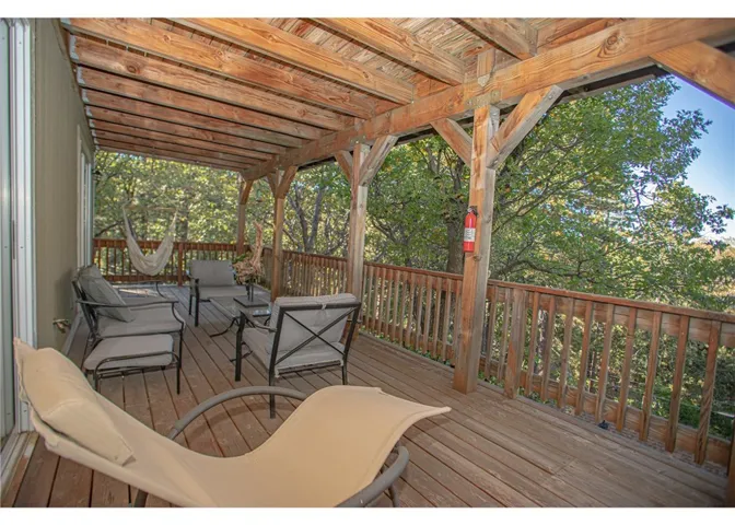 944 Mecham Drive, Lake Arrowhead, California 92352