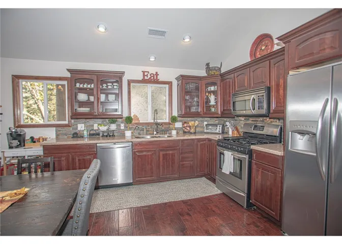 944 Mecham Drive, Lake Arrowhead, California 92352