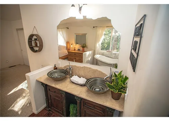 944 Mecham Drive, Lake Arrowhead, California 92352