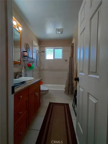 Main Bathroom 1