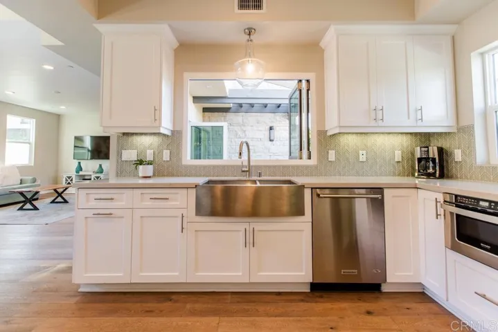 295 Chinquapin Ave, Carlsbad, California 92008