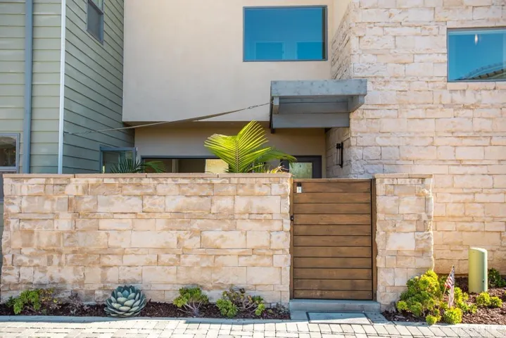 295 Chinquapin Ave, Carlsbad, California 92008