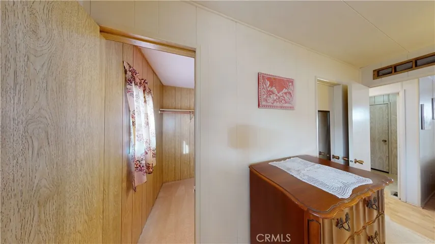 WALK IN CLOSET