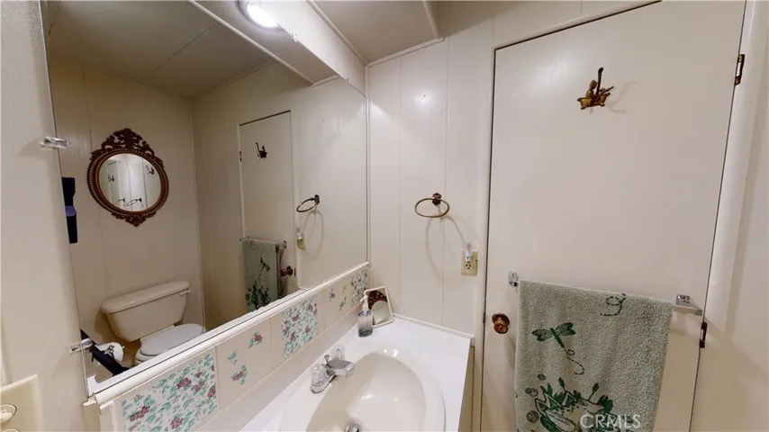 GUEST FULL BATHROOM