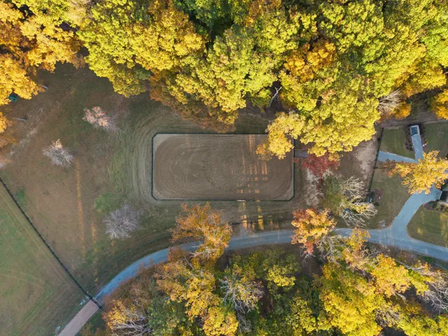 Riding arena